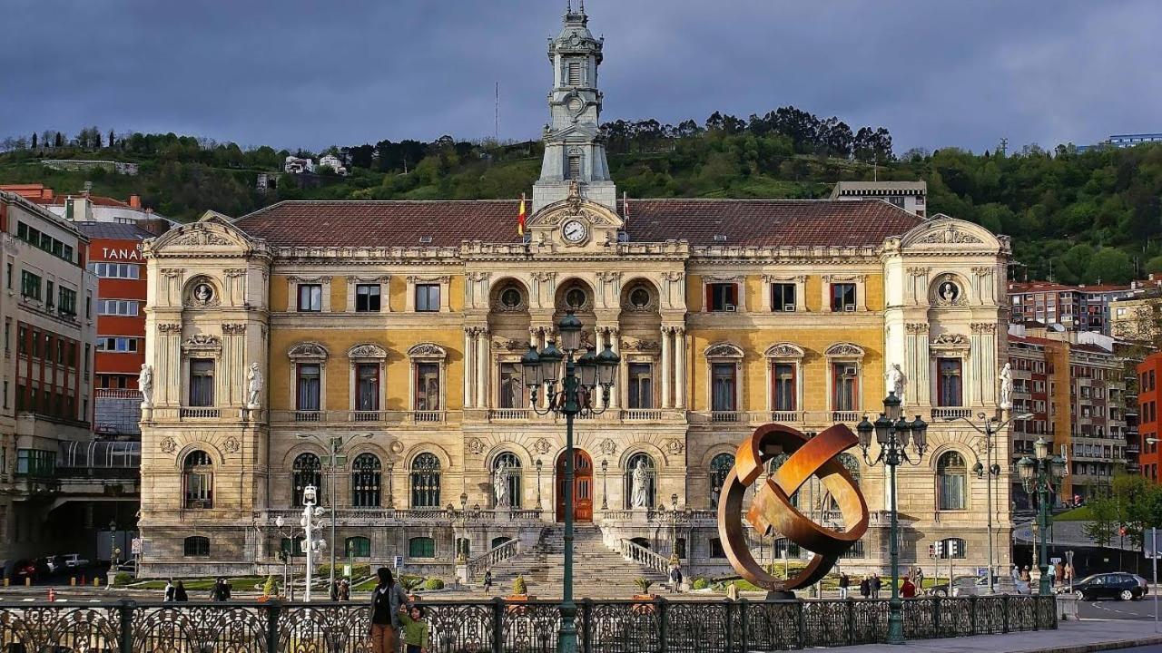 Lux Cityhall + Parking Bilbao Buitenkant foto