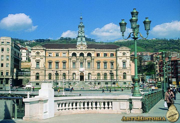 Lux Cityhall + Parking Bilbao Buitenkant foto